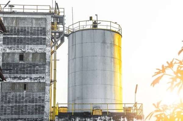 Vista industrial na refinaria de petróleo forma zona industrial — Fotografia de Stock