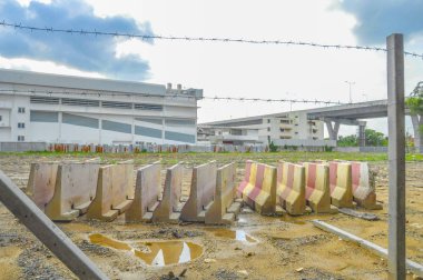 Sanayi Bölgesi, yasak işaretleri