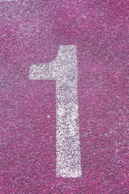 Bir koşu parkuru start üzerinde bir numara ilk 1