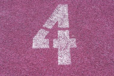 Sayı dört dördüncü 4 bir koşu parkuru Başlat