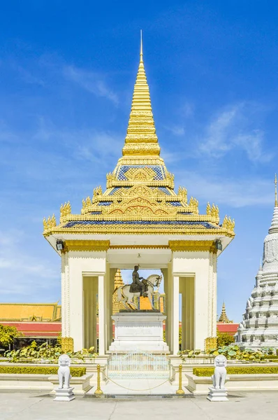Phnom Penh toeristische attractie en famouse landmark - Royal Palac — Stockfoto