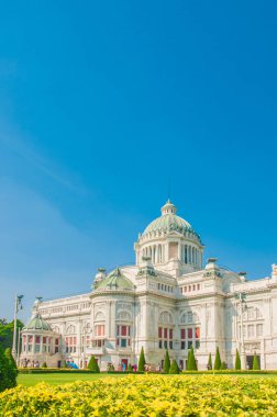 Ananta Samakhom taht salonu çiçek alan ile