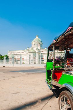 Ananta Samakhom taht salonu ve Tuk Tuk 