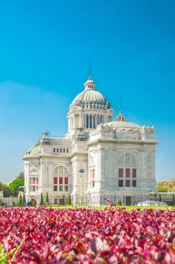 Ananta Samakhom taht salonu çiçek alan ile