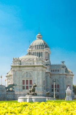 Ananta Samakhom taht salonu çiçek alan ile