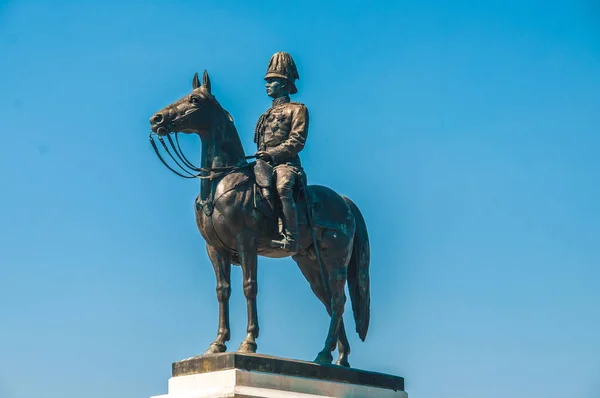 La estatua ecuestre del rey Chulalongkorn (Rama V) en Bangkok , — Foto de Stock