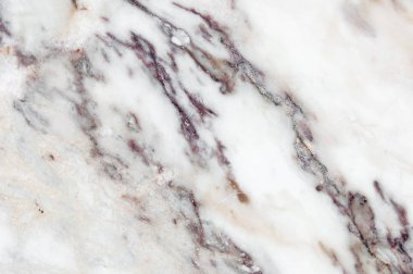 Arka plan için doğal desenli beyaz mermer dokusu.