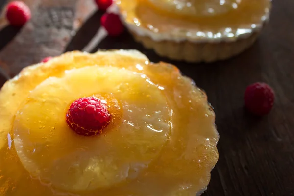 Güneşli ananas tartlets