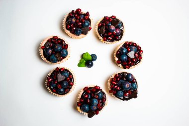 Yaban mersini, nar ve çikolata ile peynir cupcakes