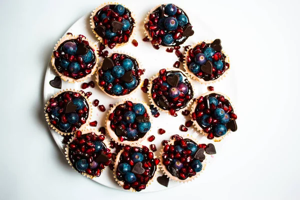 Yaban mersini, nar ve çikolata ile peynir cupcakes