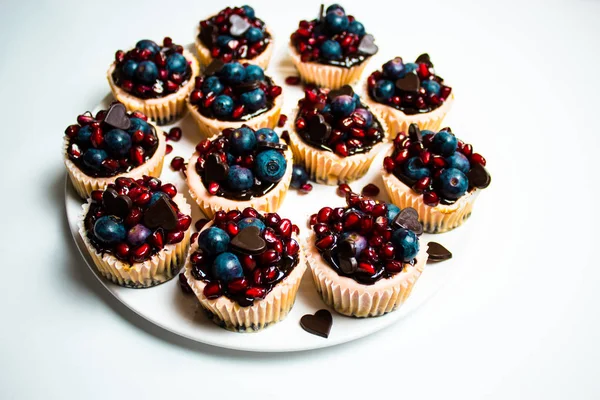 Yaban mersini, nar ve çikolata ile peynir cupcakes