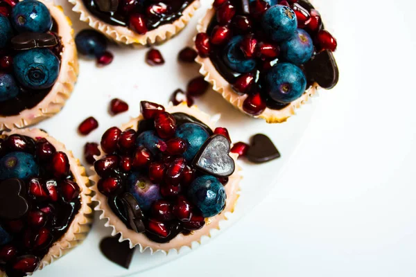 Yaban mersini, nar ve çikolata ile peynir cupcakes