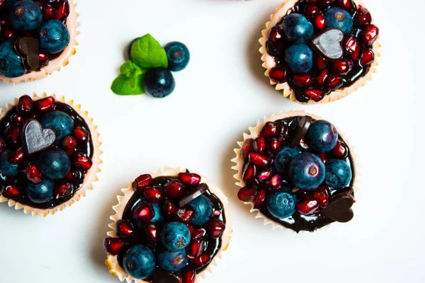 Yaban mersini, nar ve çikolata ile peynir cupcakes