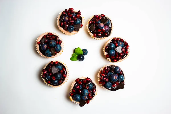 Yaban mersini, nar ve çikolata ile peynir cupcakes