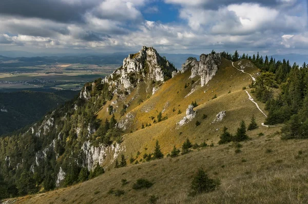 Φθινόπωρο στο μεγάλο Fatra, ενώ — Φωτογραφία Αρχείου