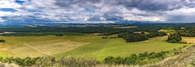 Kırsal Ralsko yaz panoramik manzaralı