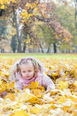Çocuk sonbahar renkleri