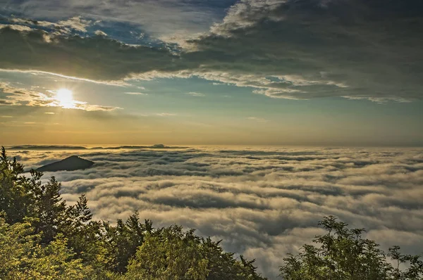 Panorama vanaf de berg van Milesovka — Stockfoto