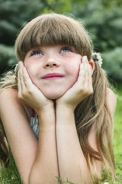 Portrait of young girl — Stock Photo, Image