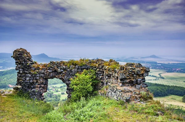 The castle ruins Oltarik — Stock Photo, Image