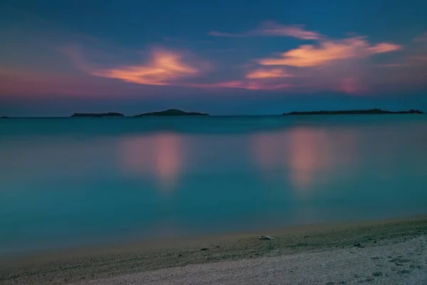 Le paysage du soir au bord de la mer — Photo