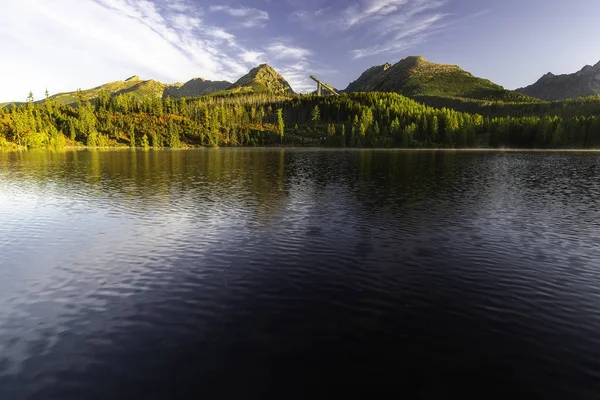 Озеро Strbske Pleso в Высоких Татрах из Словакии — стоковое фото