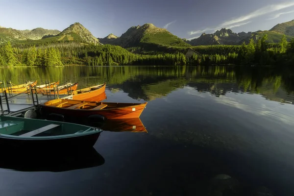 Lago Strbske Pleso en High Tatras desde Eslovaquia — Foto de Stock