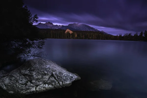 Vroeg in de avond bij Strbske pleso — Stockfoto