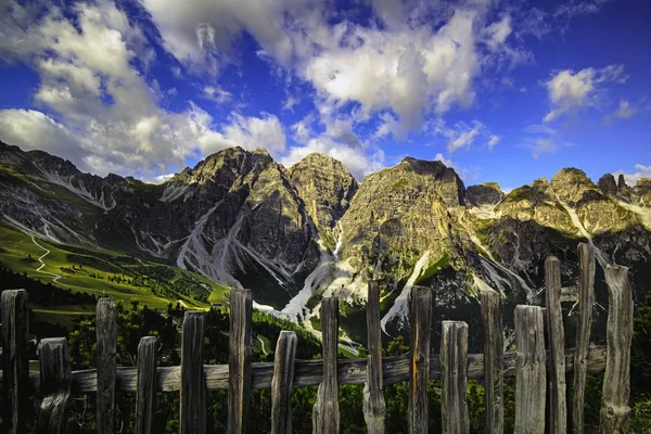 Vista desde el sillín de montaña Kreuzjoch — Foto de Stock