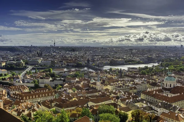 Hösten syn på den historiska delen av Prag — Stockfoto