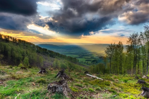 Pohled Podhůří Jarní Krajiny Při Západu Slunce — Stock fotografie