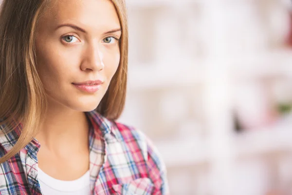 Bionda ritratto femminile — Foto Stock