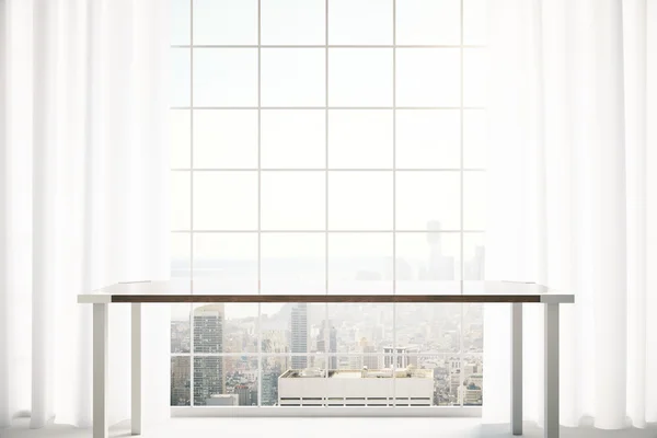 Lichte interieur met tafel — Stockfoto