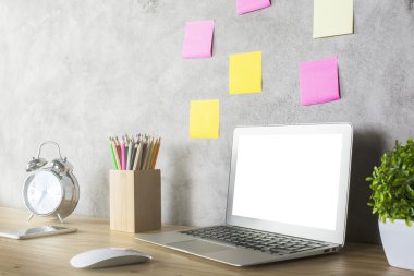 Ofis Masaları beyaz dizüstü bilgisayar ile