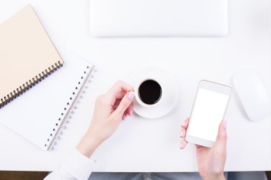 Kahve ve telefon holding eller