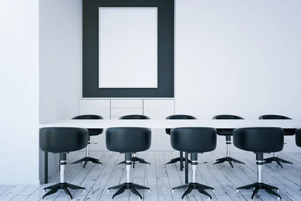 Stół, krzesła i pustą ramkę obrazu — Zdjęcie stockowe