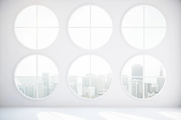 Wit interieur met circulaire windows — Stockfoto