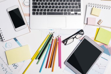 Dağınık office masaüstü