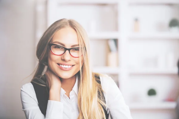 Retrato de mujer sonriente — Foto de Stock