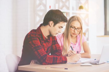 Evraklarla ilgili iş adamları