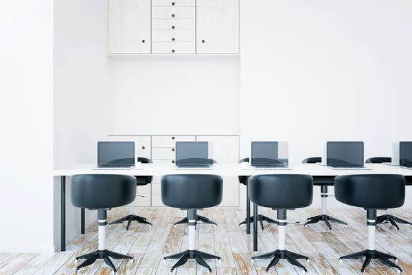 Intérieur avec table et chaises — Photo