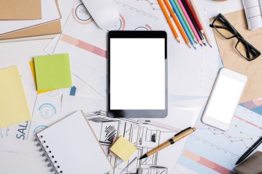 Ofis masa elektronik cihazlar ile