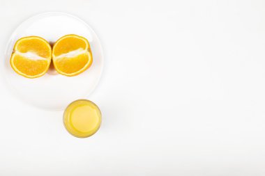 Turuncu yarısı ve suyu