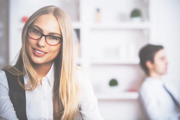 Retrato femenino alegre — Foto de Stock