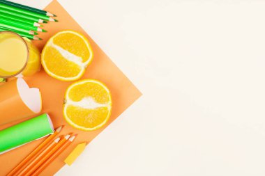 Portakal ve malzemeleri top ile masaüstü