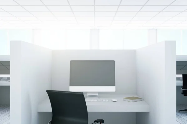 Local de trabalho com monitor de computador em branco — Fotografia de Stock