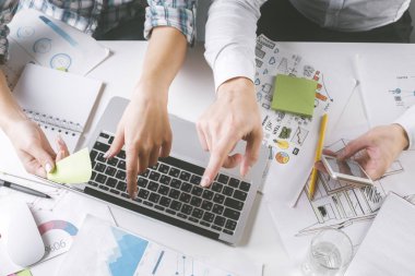 Not defterini kullanarak eller 