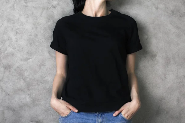 Girl in black shirt — Stock Photo, Image