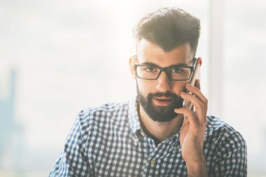 Yakışıklı olan telefon