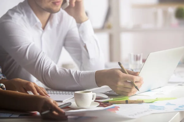 Young people working in office — Stock Photo, Image